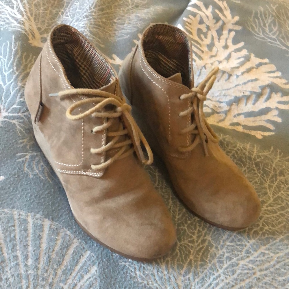 Size 6 Route 66 beige ankle wedge boots.